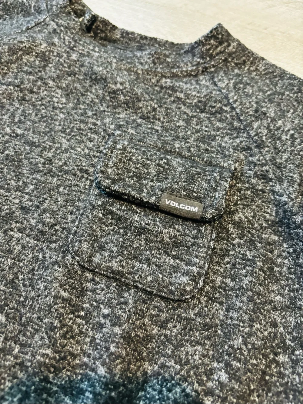 New Volcom baby boys Heathered Black Pocket Crew Sweater size 24 months